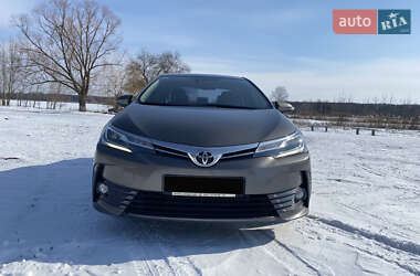 Седан Toyota Corolla 2016 в Краснограді