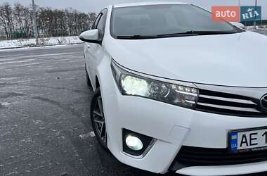 Седан Toyota Corolla 2015 в Дніпрі