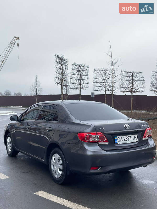 Седан Toyota Corolla 2011 в Умани
