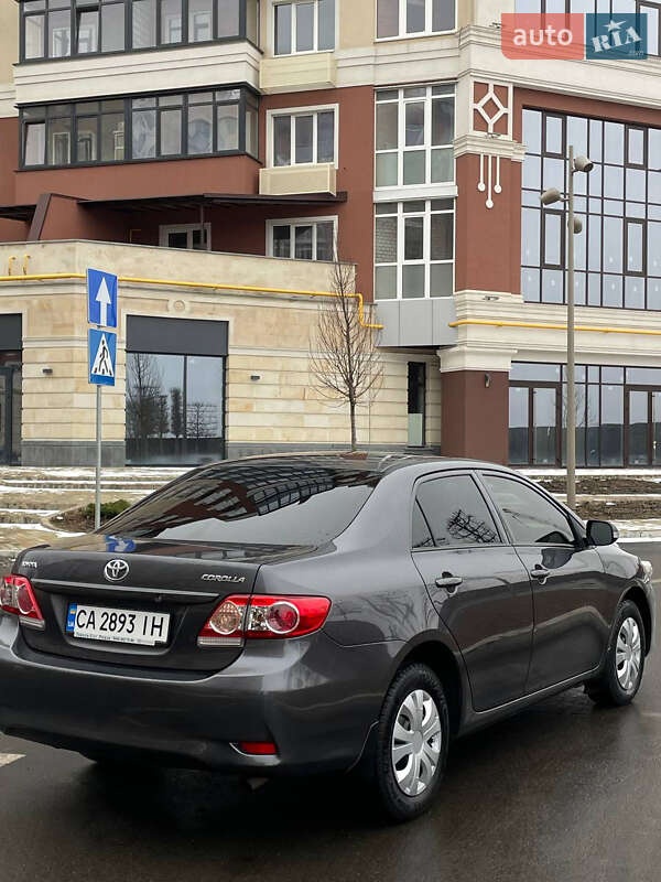 Седан Toyota Corolla 2011 в Умани