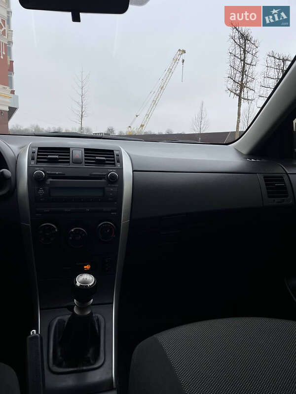 Седан Toyota Corolla 2011 в Умани