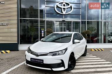 Седан Toyota Corolla 2016 в Чернігові