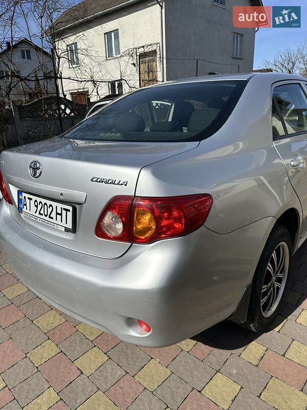 Седан Toyota Corolla 2008 в Ивано-Франковске