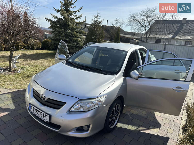 Седан Toyota Corolla 2008 в Ивано-Франковске