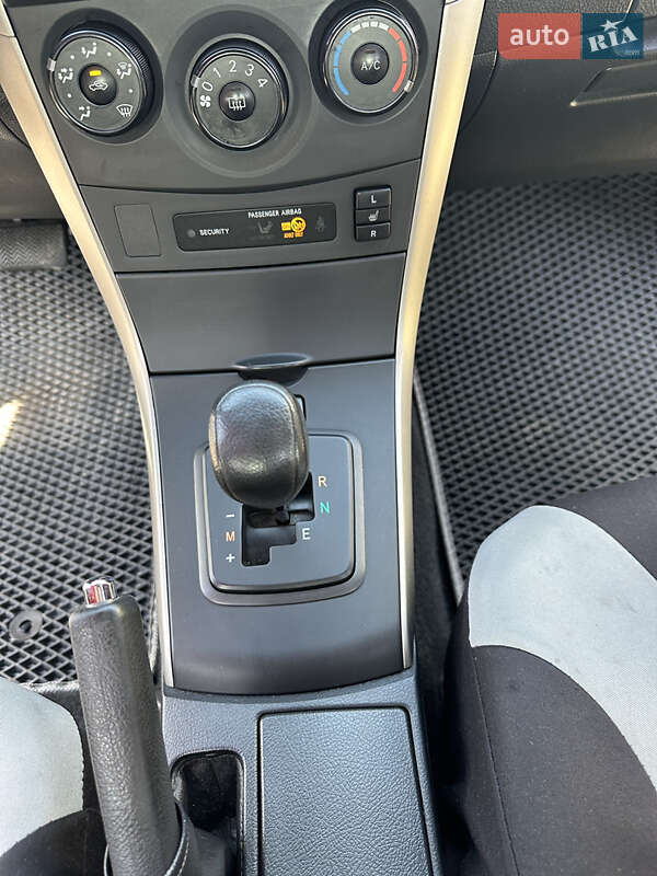 Седан Toyota Corolla 2008 в Ивано-Франковске