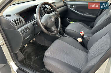 Седан Toyota Corolla 2006 в Сараті