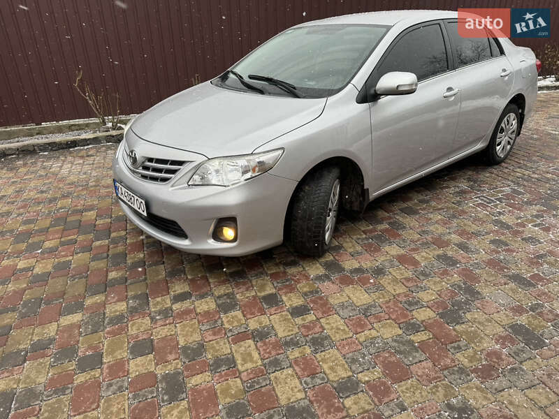 Седан Toyota Corolla 2011 в 