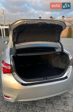 Седан Toyota Corolla 2014 в 