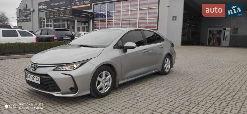 Седан Toyota Corolla 2019 в Кам'янець-Подільському