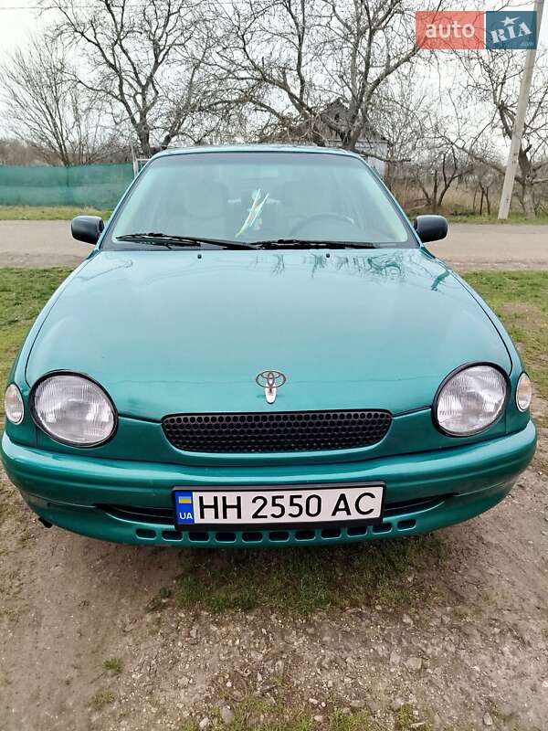 Седан Toyota Corolla 1999 в 