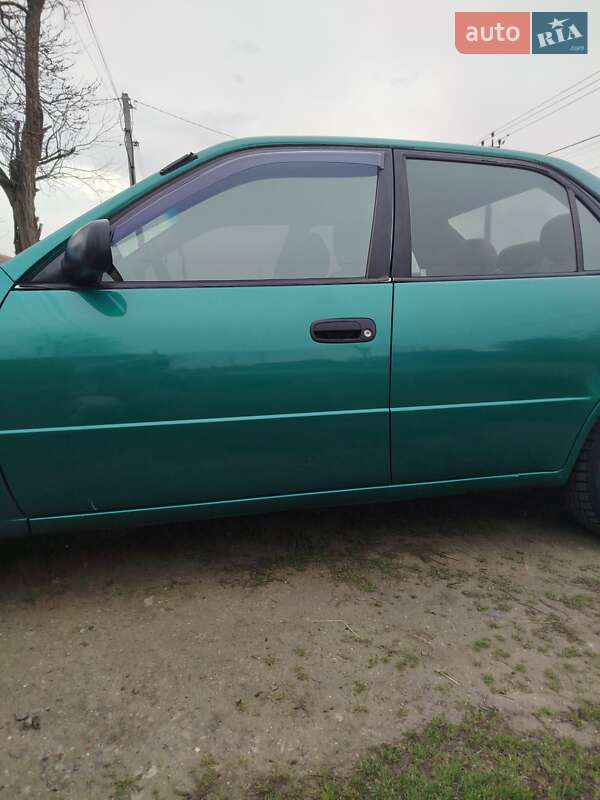 Седан Toyota Corolla 1999 в Одесі