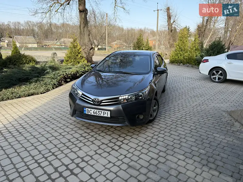 Седан Toyota Corolla 2013 в 