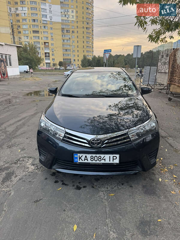 Седан Toyota Corolla 2014 в 
