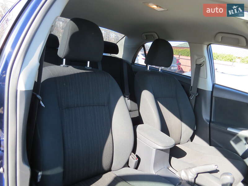 Седан Toyota Corolla 2008 в Кропивницком