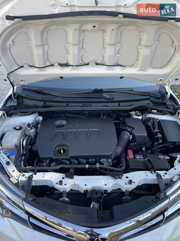 Седан Toyota Corolla 2016 в Киеве