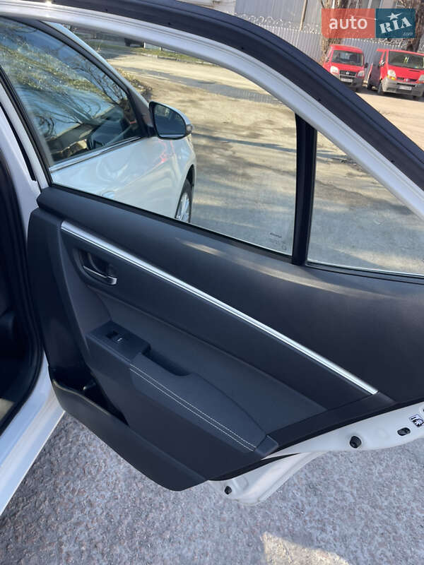 Седан Toyota Corolla 2016 в Киеве