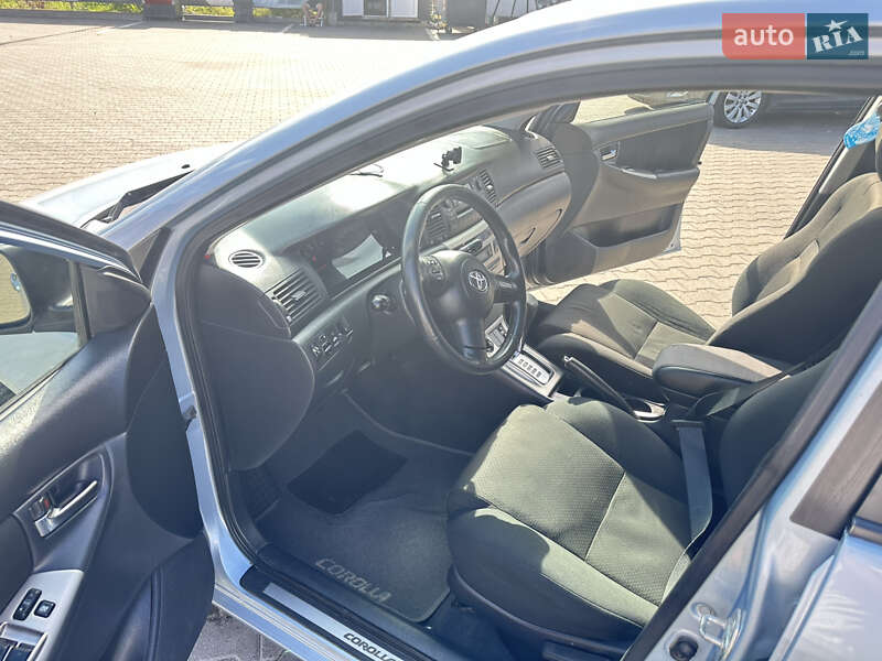 Хетчбек Toyota Corolla 2006 в Чернівцях