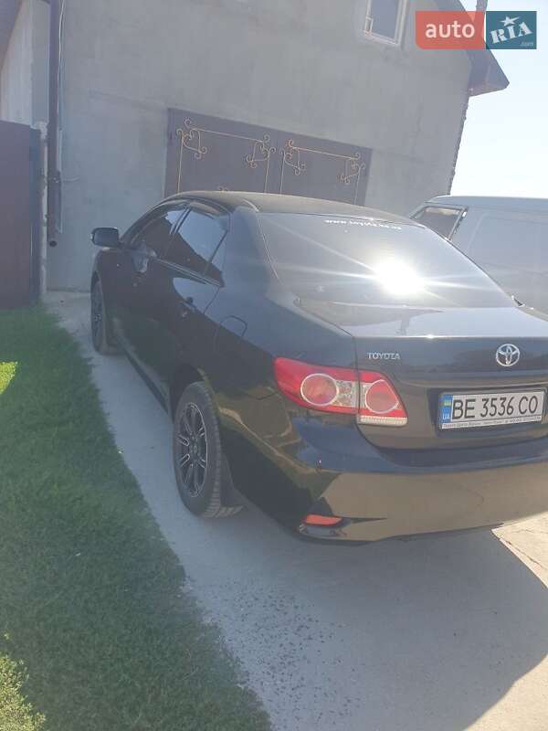 Седан Toyota Corolla 2010 в Южном