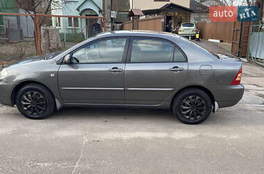 Седан Toyota Corolla 2004 в 