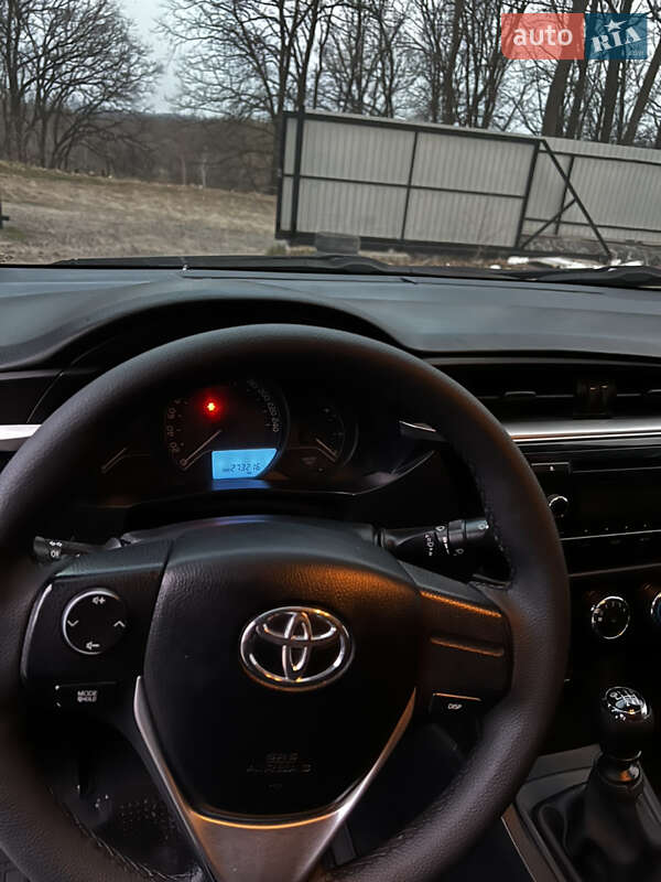 Седан Toyota Corolla 2016 в Умані