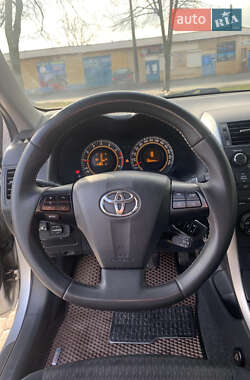 Седан Toyota Corolla 2011 в 