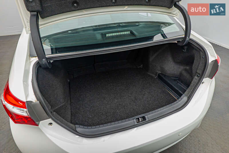 Седан Toyota Corolla 2017 в Києві