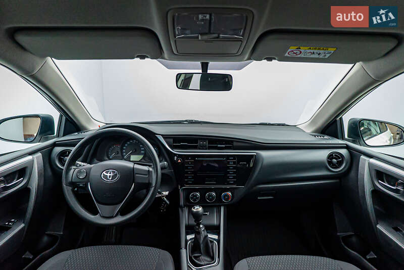 Седан Toyota Corolla 2017 в Києві