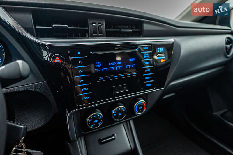 Седан Toyota Corolla 2017 в Києві