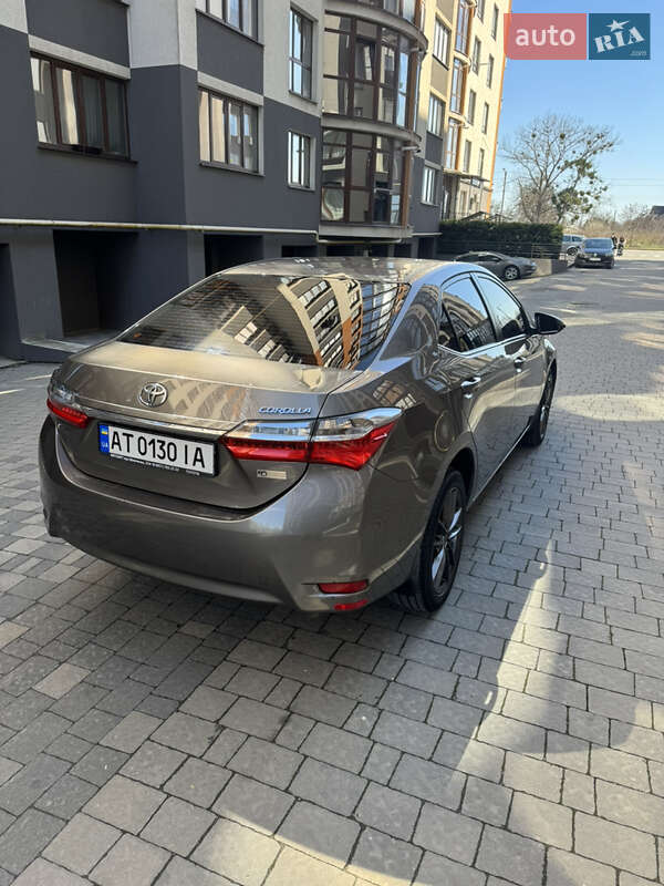 Седан Toyota Corolla 2016 в Ивано-Франковске
