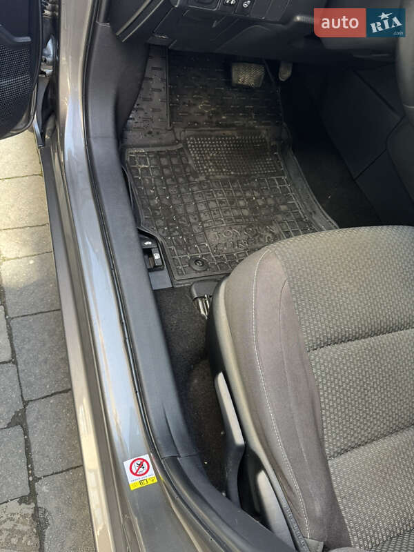 Седан Toyota Corolla 2016 в Ивано-Франковске