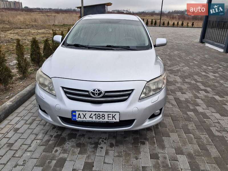 Седан Toyota Corolla 2007 в Золочеві