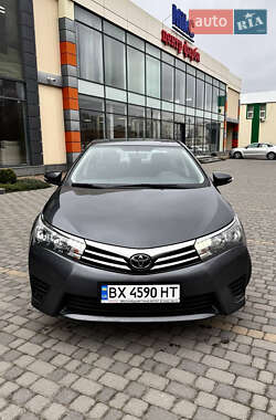 Седан Toyota Corolla 2015 в 