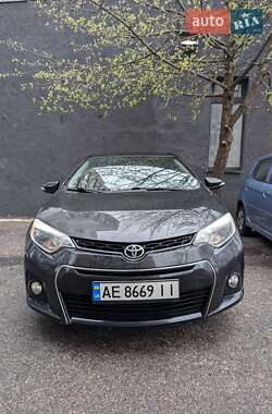 Седан Toyota Corolla 2014 в 