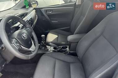 Седан Toyota Corolla 2013 в 
