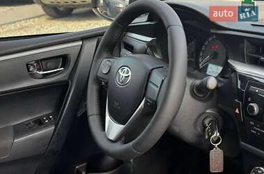Седан Toyota Corolla 2013 в 
