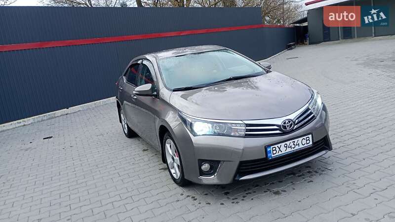 Седан Toyota Corolla 2013 в Мирополі