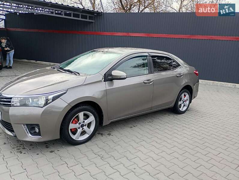 Седан Toyota Corolla 2013 в Мирополі