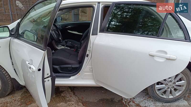 Седан Toyota Corolla 2008 в Тернополі