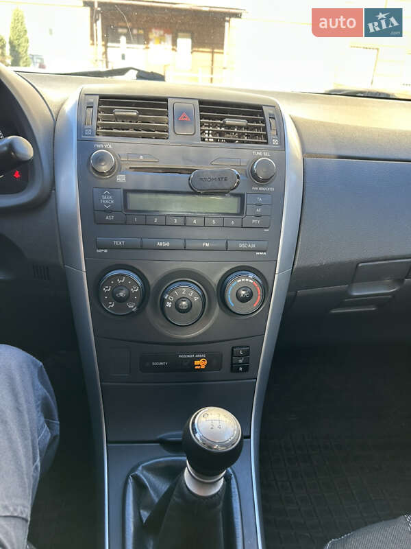 Седан Toyota Corolla 2012 в Вишневому фото 3 Седан Toyota Corolla 2012 в Вишневому