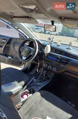 Седан Toyota Corolla 2015 в 