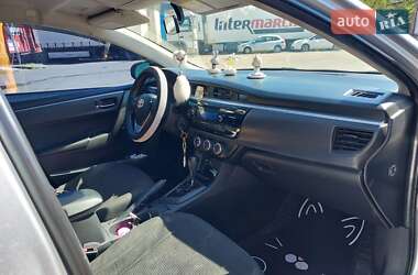 Седан Toyota Corolla 2015 в 
