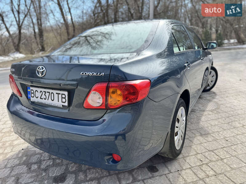 Седан Toyota Corolla 2008 в Львові