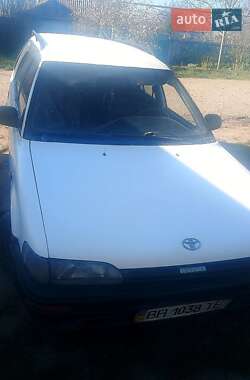Хэтчбек Toyota Corolla 1988 в 