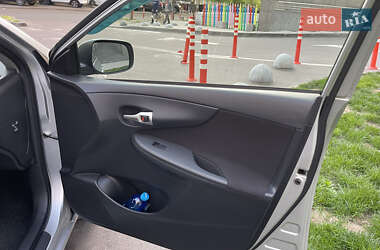 Седан Toyota Corolla 2011 в 