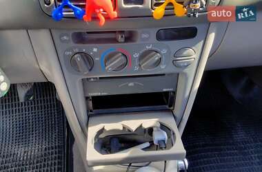 Седан Toyota Corolla 2001 в 