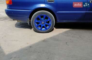 Седан Toyota Corolla 2001 в 
