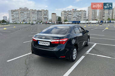 Седан Toyota Corolla 2015 в 
