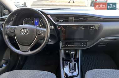 Седан Toyota Corolla 2017 в 
