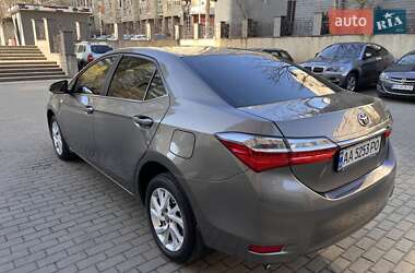 Седан Toyota Corolla 2017 в 