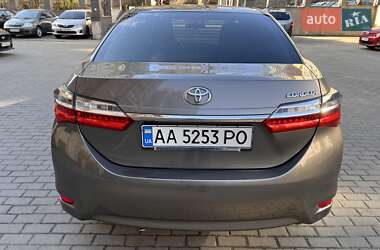 Седан Toyota Corolla 2017 в 